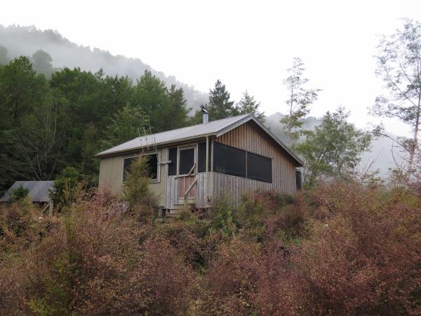 Stern Valley Hut Along The Old Ghost Road